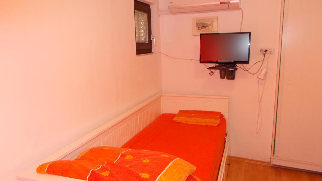 Guest House Accommodation Rupine Premantura Exterior photo